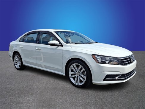 Used 2019 Volkswagen Passat 2.0T Wolfsburg w/ Wheels & Sunroof Package image 3