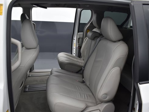 Used 2014 Toyota Sienna image 10