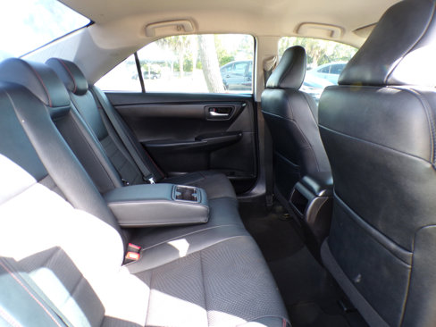 Used 2017 Toyota Camry SE image 24