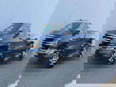 Used 2018 Chevrolet Silverado 1500 LT w/ All Star Edition image 1