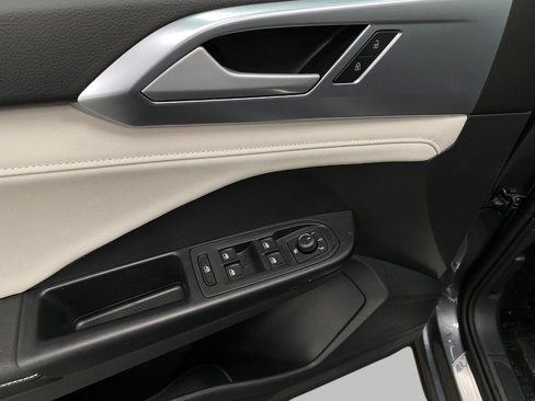 New 2025 Volkswagen Taos SE image 26
