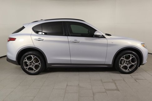 Used 2022 Alfa Romeo Stelvio Ti image 4