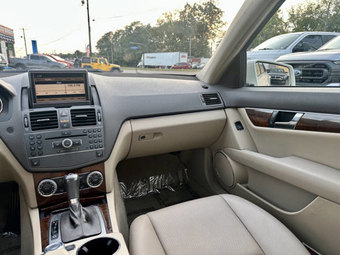 Used 2010 Mercedes-Benz C 300 4MATIC Sedan image 21