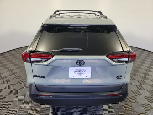 Used 2021 Toyota RAV4 XLE image 5