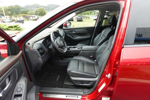 Used 2022 Nissan Rogue SV w/ SV Premium Package image 12