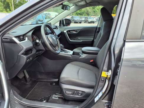 Used 2022 Toyota RAV4 XLE image 10