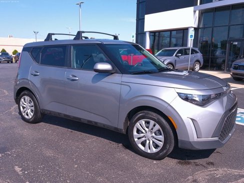Used 2023 Kia Soul LX image 1