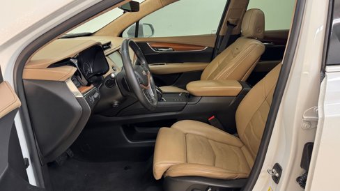 Used 2017 Cadillac XT5 Platinum w/ Driver Assist Package image 39