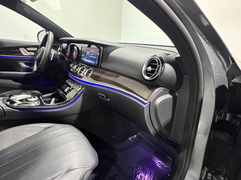 Used 2017 Mercedes-Benz E 300 4MATIC image 40