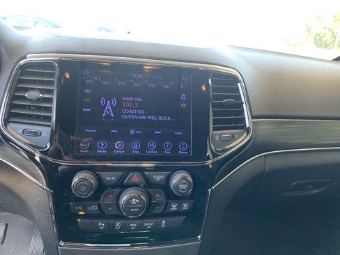 Used 2019 Jeep Grand Cherokee Limited w/ Luxury Group II image 16