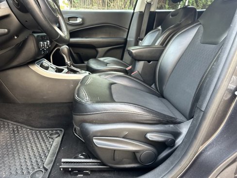 Used 2018 Jeep Compass Latitude w/ Cold Weather Group image 10
