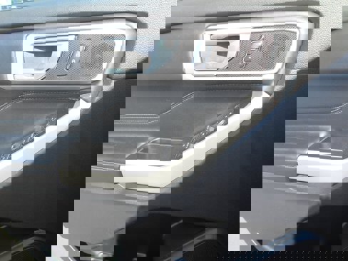 Used 2020 Ford Explorer XLT w/ Equipment Group 202A image 5