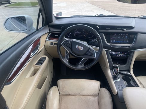 Used 2017 Cadillac XT5 Luxury w/ Driver Awareness Package image 11