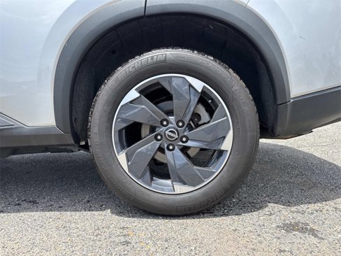 Used 2024 Nissan Rogue SV image 16