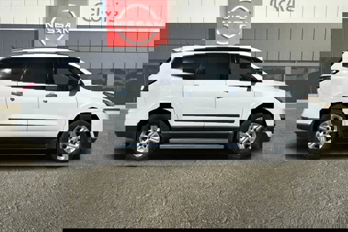 Used 2017 Chevrolet Traverse LS w/ LPO, 'HIT The Road' Package image 9