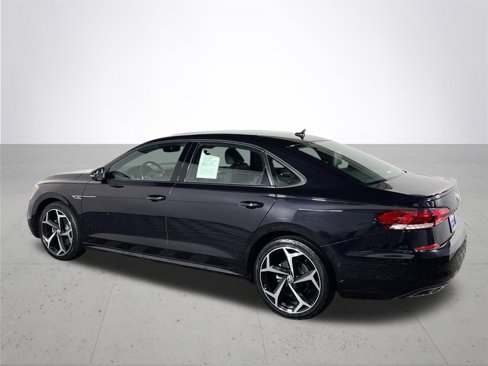 Certified 2021 Volkswagen Passat 2.0T R-Line image 9