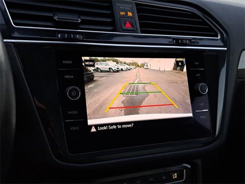 Used 2020 Volkswagen Tiguan SEL image 29