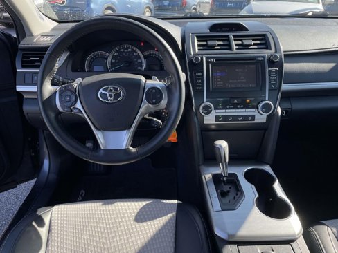 Used 2014 Toyota Camry image 4