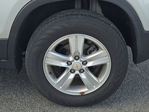 Used 2022 Chevrolet Trax LT w/ LT Convenience Package image 12