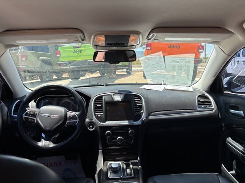 Used 2015 Chrysler 300 Limited image 41