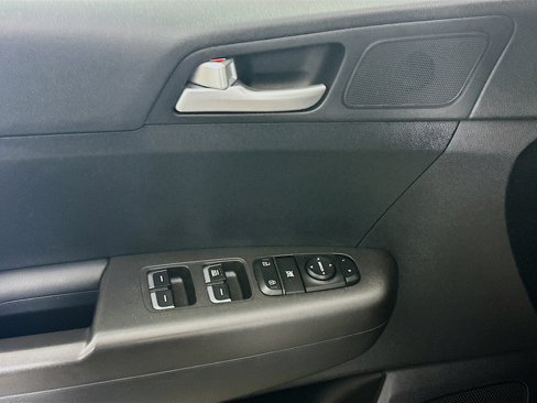 Used 2019 Kia Sportage LX image 15