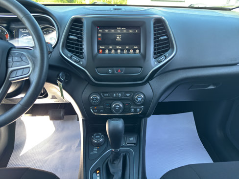 Used 2020 Jeep Cherokee Latitude w/ Mobile Office Group image 23