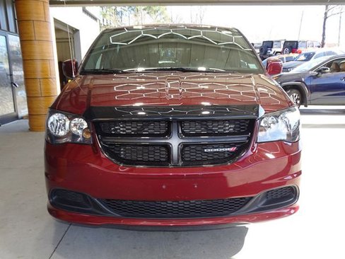 Used 2017 Dodge Grand Caravan SE image 2
