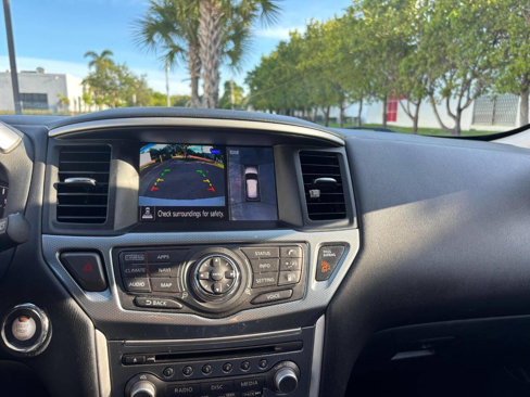 Used 2019 Nissan Pathfinder SL image 17