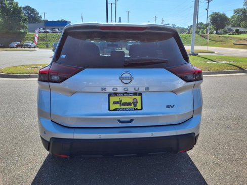 Used 2024 Nissan Rogue SV image 4