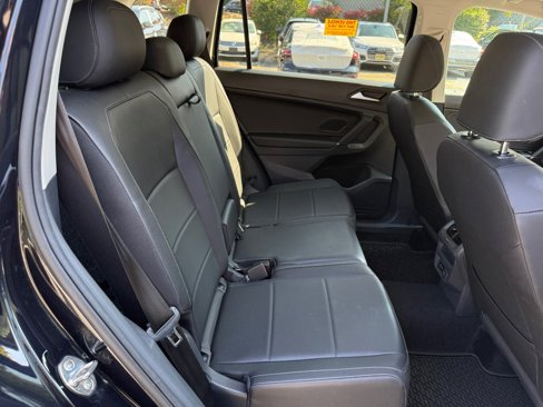 Used 2020 Volkswagen Tiguan SE w/ Panoramic Sunroof Package image 32