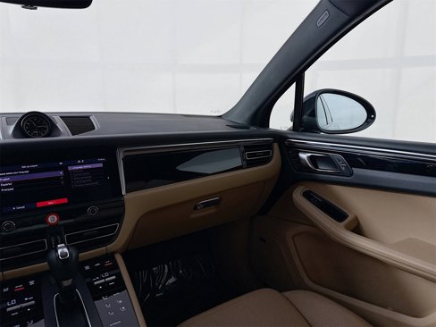 Certified 2022 Porsche Macan image 20