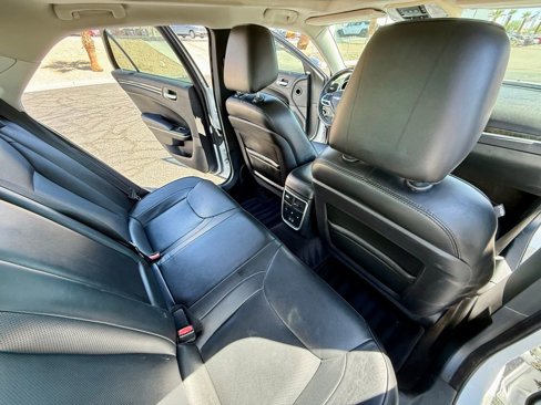 Used 2017 Chrysler 300 C image 19