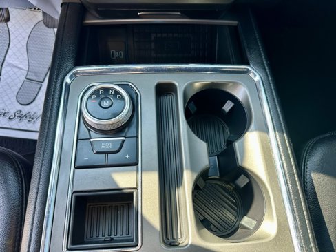 Used 2021 Ford Expedition XLT image 17