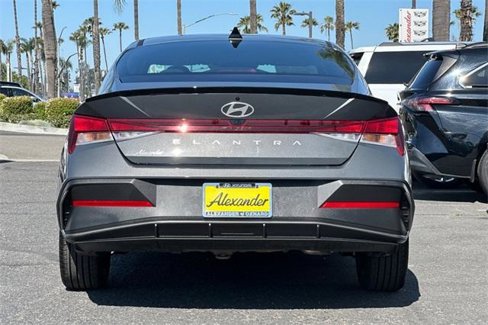 Used 2025 Hyundai Elantra Sport image 5