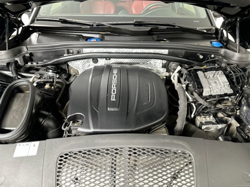 Certified 2020 Porsche Macan image 38