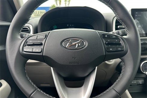 New 2025 Hyundai Venue SEL image 19