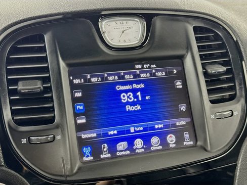 Used 2016 Chrysler 300 S image 19