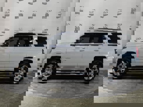 Used 2016 Chevrolet Tahoe LT image 2