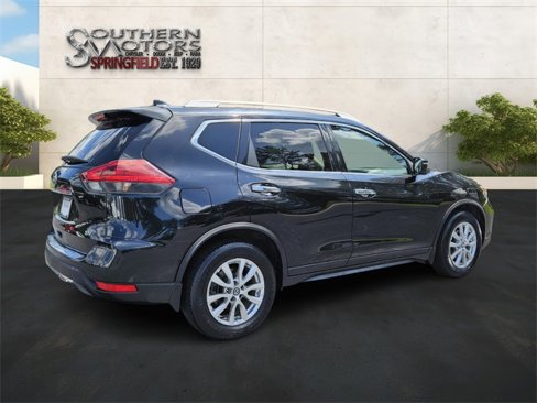 Used 2018 Nissan Rogue SV w/ Premium Package image 5