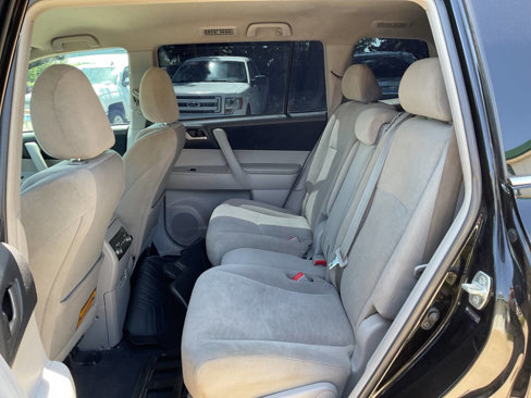 Used 2013 Toyota Highlander FWD image 13