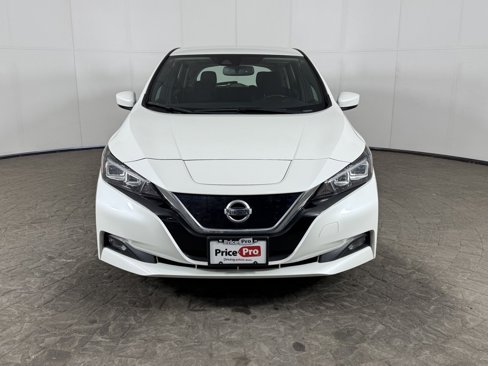 Used 2018 Nissan Leaf SV image 2