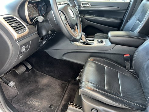 Used 2017 Jeep Grand Cherokee Limited w/ Luxury Group II image 18