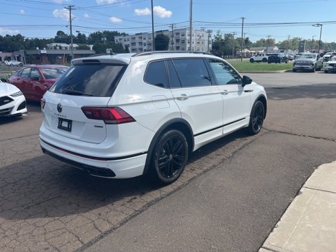 Used 2022 Volkswagen Tiguan SE R-Line image 16