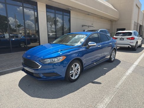 Used 2018 Ford Fusion SE w/ Fusion SE Technology Package image 2