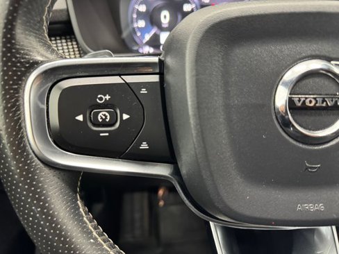 Used 2019 Volvo XC40 T5 R-Design image 21