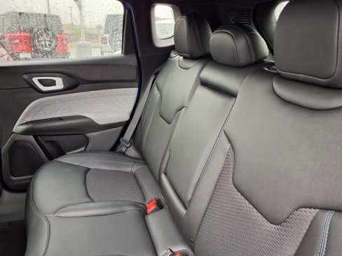 New 2025 Jeep Compass Latitude image 11
