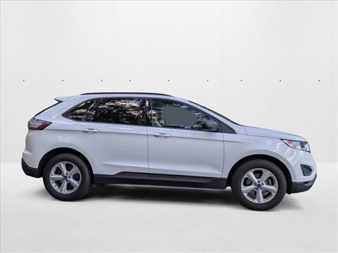 Used 2017 Ford Edge SE image 3