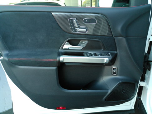 Used 2024 Mercedes-Benz GLB 250 4MATIC image 13