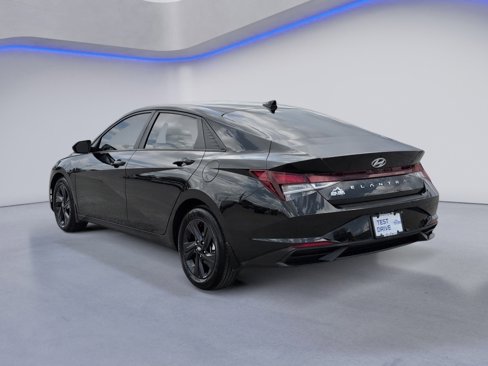 Used 2023 Hyundai Elantra SEL image 8