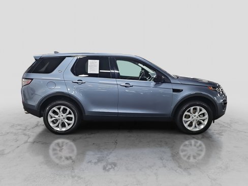 Used 2019 Land Rover Discovery Sport SE image 4
